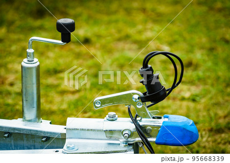 New car hitch with tow bar 95668339