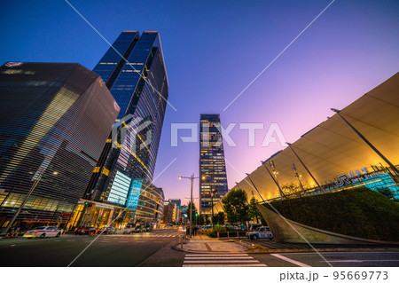 日本の東京都市景観　東京駅前に東京ミッドタウン八重洲が“誕生”。画面右が東京駅＝10月26日 95669773