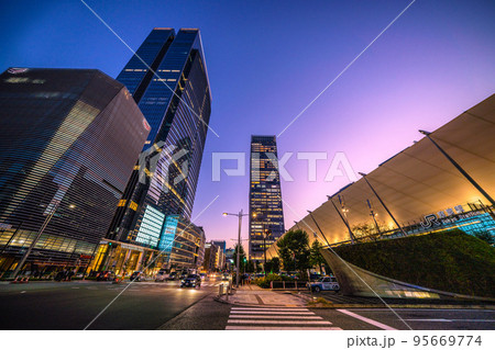 日本の東京都市景観　東京駅前に東京ミッドタウン八重洲が“誕生”。画面右が東京駅＝10月26日 95669774