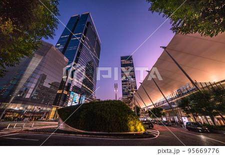 日本の東京都市景観 東京駅前に東京ミッドタウン八重洲が“誕生”。画面右が東京駅=10月26日 日本の東京都市景観 東京駅前に東京ミッドタウン八重洲が“誕生”。画面右が東京駅=10月26日 95669776