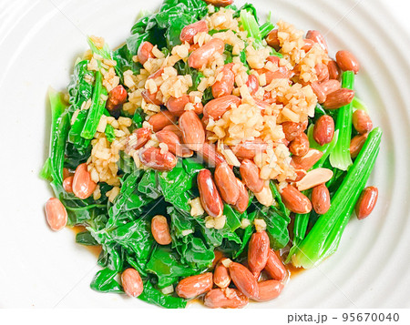 中国家庭料理・凉拌菠菜(ほうれん草の中華和え) 中国家庭料理・凉拌菠菜(ほうれん草の中華和え) 95670040