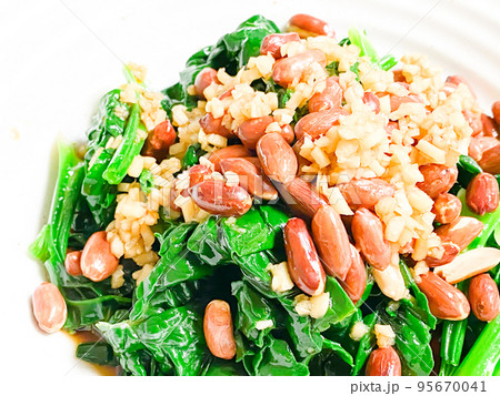 中国家庭料理・凉拌菠菜(ほうれん草の中華和え) 中国家庭料理・凉拌菠菜(ほうれん草の中華和え) 95670041