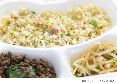 美味しい蟹チャーハン弁当 95670162