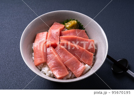 中とろのまぐろ丼 中とろのまぐろ丼 95670195