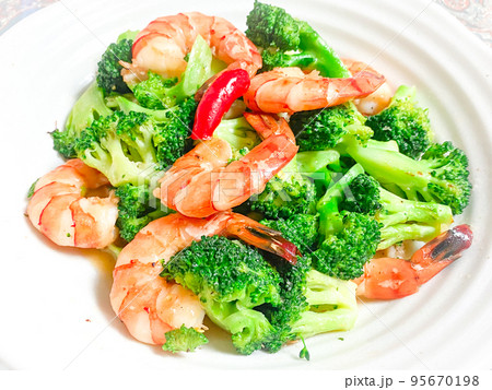 中国家庭料理・西藍花炒大虾（ブロッコリーとエビの中華炒め） 95670198