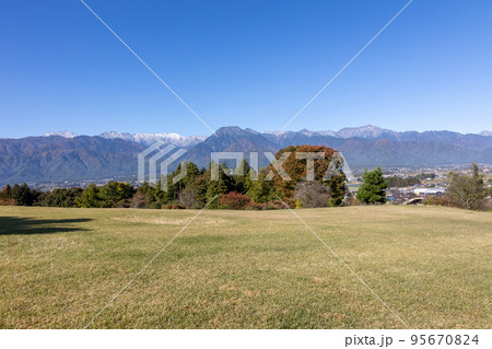安曇野　クラフトパークから見る北アルプスの展望 95670824