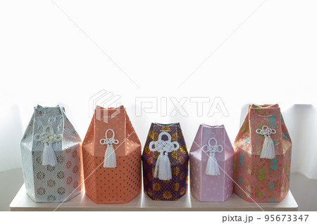 愛犬の遺骨　葬儀　骨壺　お骨 95673347