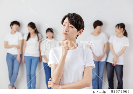 世代別　女性の悩み 95673965