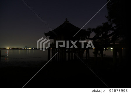 滋賀県堅田の浮御堂 95673998