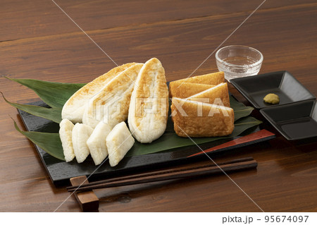 笹かまぼこ_仙台名産の郷土料理 95674097