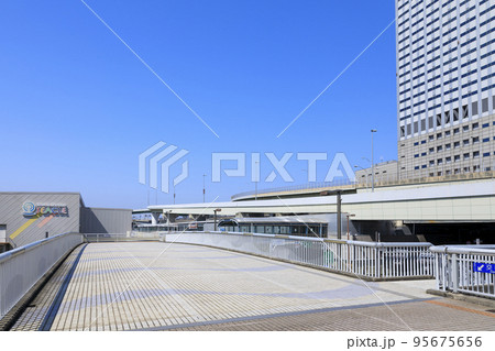 大阪府泉佐野市　青空のりんくうタウン駅　南海空港線　JR関西空港線 95675656