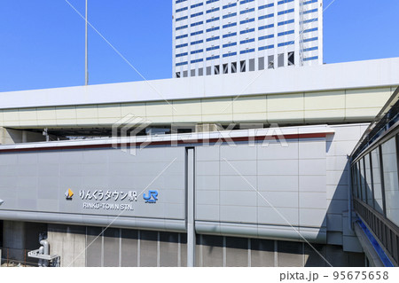大阪府泉佐野市　青空のりんくうタウン駅　南海空港線　JR関西空港線 95675658