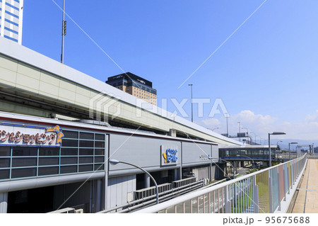 大阪府泉佐野市　青空のりんくうタウン駅　南海空港線　JR関西空港線 95675688