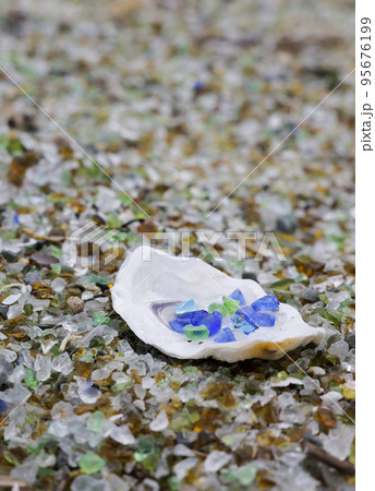 長崎ガラスの砂浜　シーグラスビーチ　大村湾　森園公園 95676199