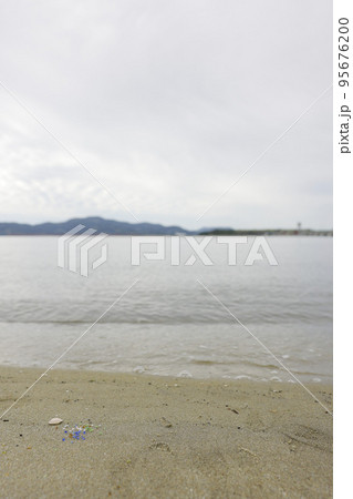 長崎ガラスの砂浜　シーグラスビーチ　大村湾　森園公園 95676200