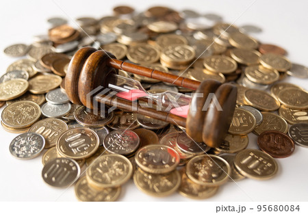 硬貨と砂時計 お金と時間 資産寿命 硬貨と砂時計 お金と時間 資産寿命 95680084