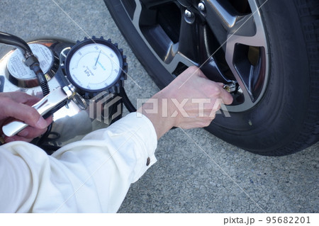 タイヤの空気圧のチェック タイヤの空気圧のチェック 95682201