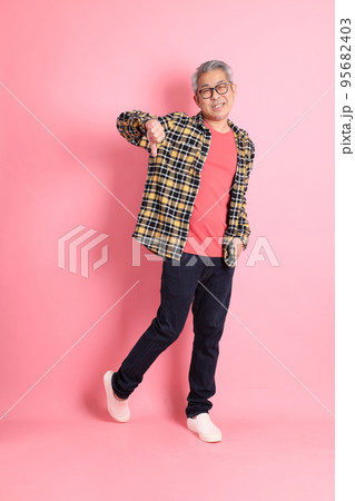 Casual Senior Man Casual Senior Man 95682403