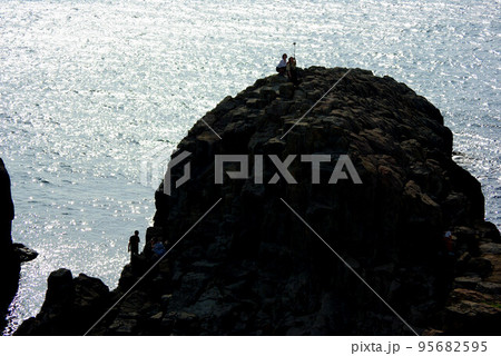 福井県坂井市三国東尋坊　岸壁と海と観光 95682595