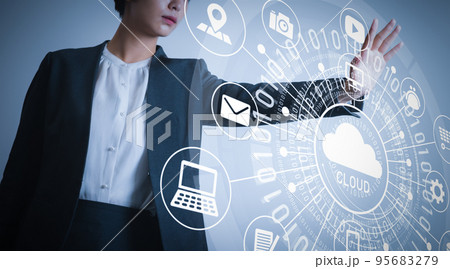 クラウドと女性 クラウドと女性 95683279