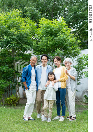 三世代家族 95683702