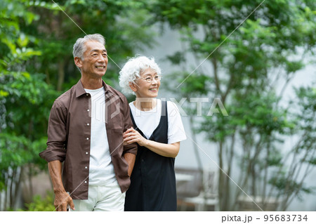 シニア夫婦　旅行 95683734