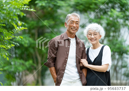 シニア夫婦 旅行 シニア夫婦 旅行 95683737