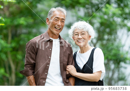 シニア夫婦　旅行 95683738
