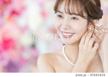 ブライダル　ウェディング　新婦 95683826