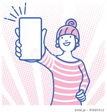 スマートフォンを手に持ち説明するカジュアルな若い女性 95685012