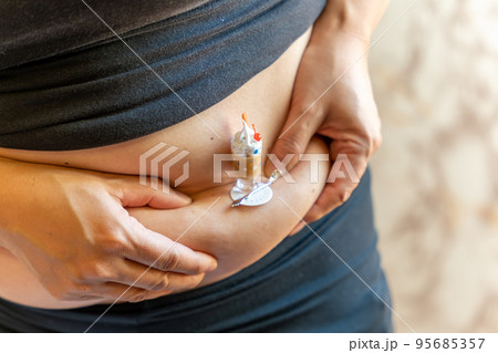 ダイエット 女性 お腹 ウエスト スイーツ ダイエット 女性 お腹 ウエスト スイーツ 95685357