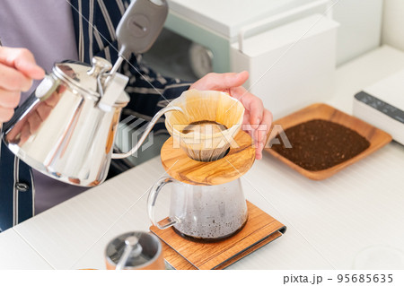 コーヒー 抽出 バリスタ コーヒー 抽出 バリスタ 95685635