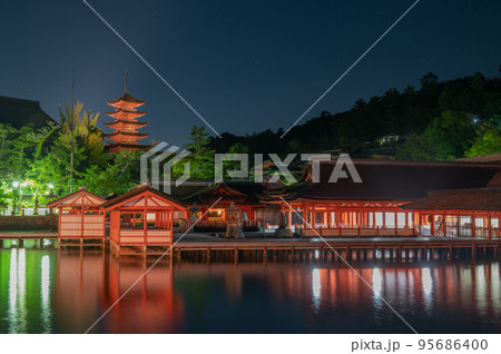 世界遺産 夜の宮島 世界遺産 夜の宮島 95686400