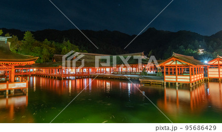 世界遺産 夜の宮島 世界遺産 夜の宮島 95686429
