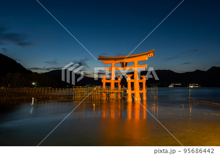 世界遺産 夜の宮島 世界遺産 夜の宮島 95686442