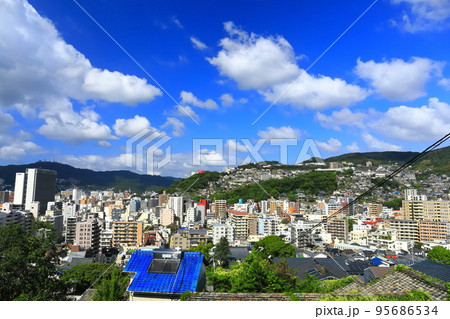 【長崎県】風頭公園から見た晴天の長崎の眺望 【長崎県】風頭公園から見た晴天の長崎の眺望 95686534