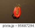 みずみずしいセミドライトマト 95687294