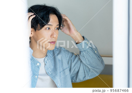 若い男性 95687466