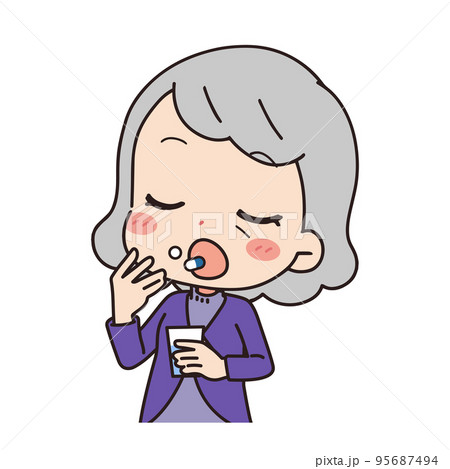 薬を飲むシニア女性　上半身 95687494