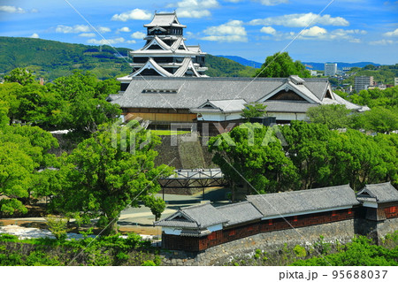 【熊本県】晴天の熊本城 95688037