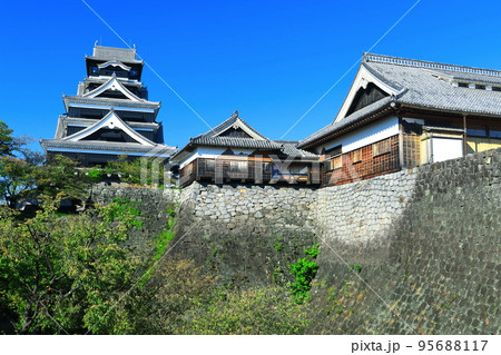 【熊本県】晴天の熊本城 95688117