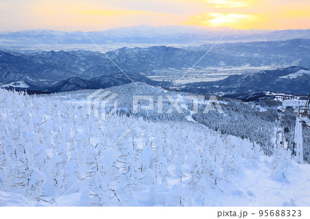 山形県 蔵王の樹氷 山形県 蔵王の樹氷 95688323
