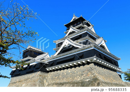【熊本県】晴天の熊本城大天守と小天守 【熊本県】晴天の熊本城大天守と小天守 95688335