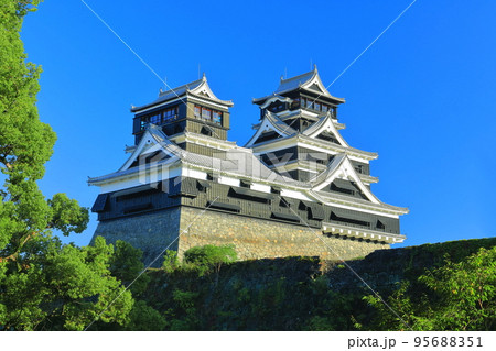 【熊本県】晴天の熊本城大天守と小天守 【熊本県】晴天の熊本城大天守と小天守 95688351