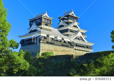 【熊本県】晴天の熊本城大天守と小天守 【熊本県】晴天の熊本城大天守と小天守 95688353
