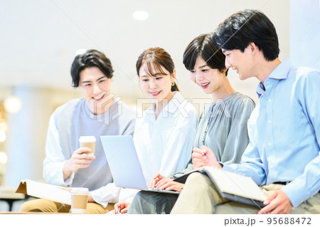 ビジネス　若い 95688472