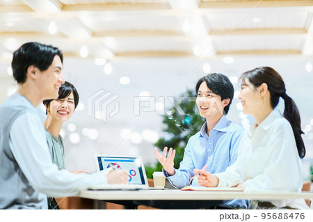 ビジネス　若い 95688476