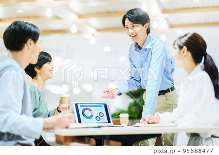 ビジネス　若い 95688477