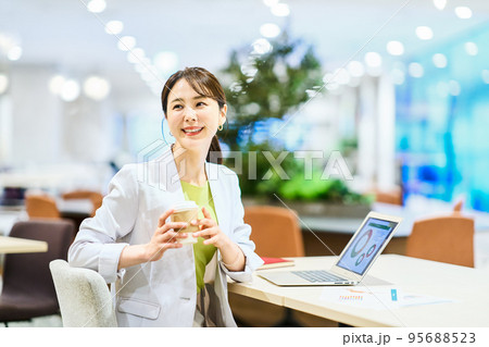 ビジネス 若い ビジネス 若い 95688523