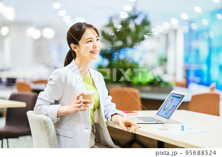 ビジネス　若い 95688524